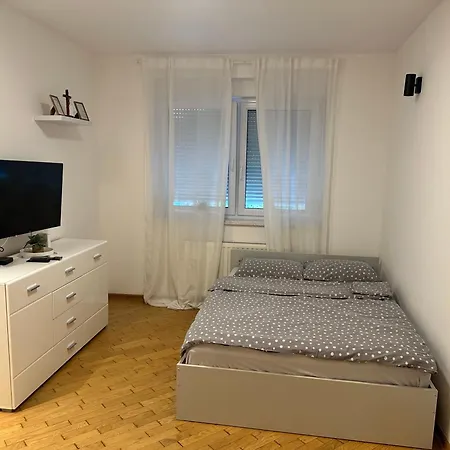 アパート Centar 2